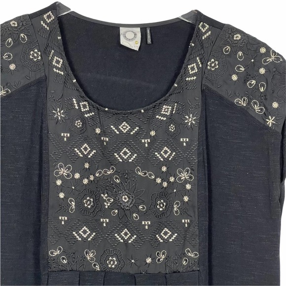 Anthropologie Akemi + Kin Embroidered Black Top Size Small - Picture 3 of 9
